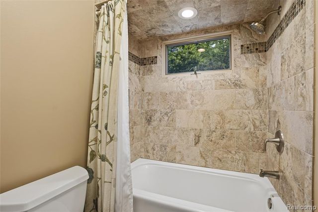 68345 Romeo Plank Road, Ray, MI 48096
