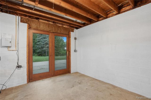 68345 Romeo Plank Road, Ray, MI 48096