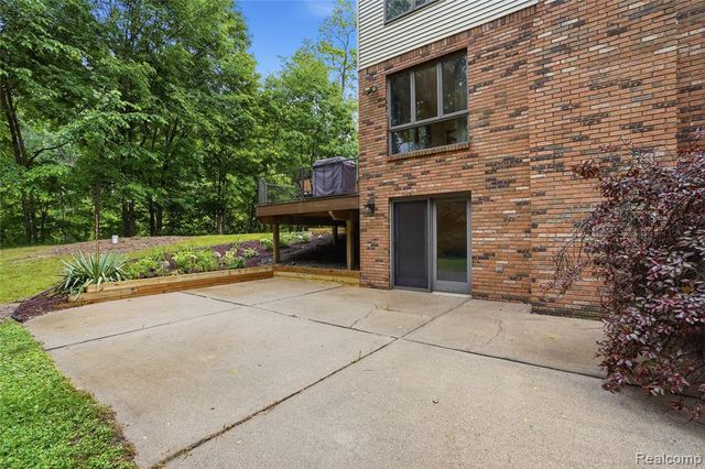 68345 Romeo Plank Road, Ray, MI 48096