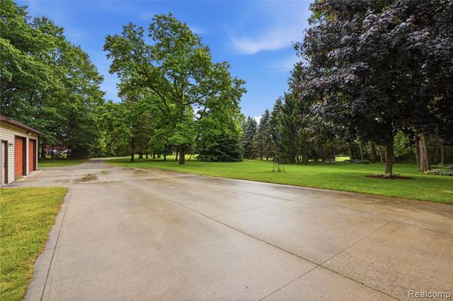 68345 Romeo Plank Road, Ray, MI 48096