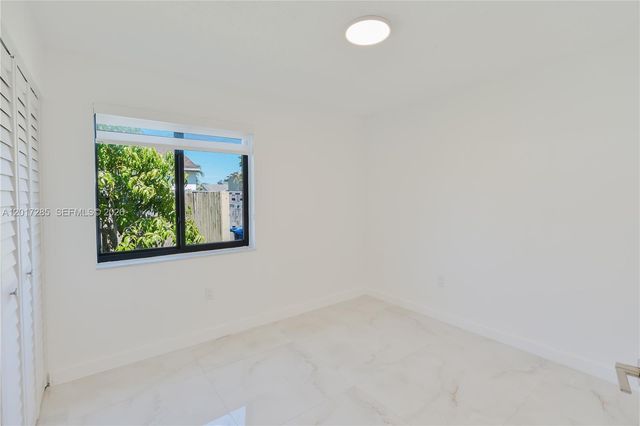 8340 NW 193rd Ln, Hialeah, FL 33015