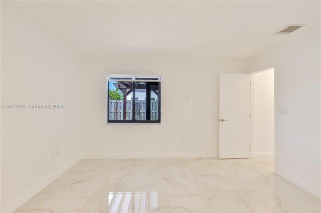 8340 NW 193rd Ln, Hialeah, FL 33015