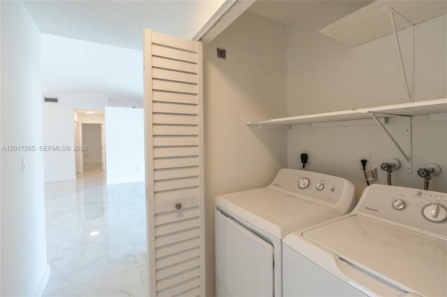 8340 NW 193rd Ln, Hialeah, FL 33015