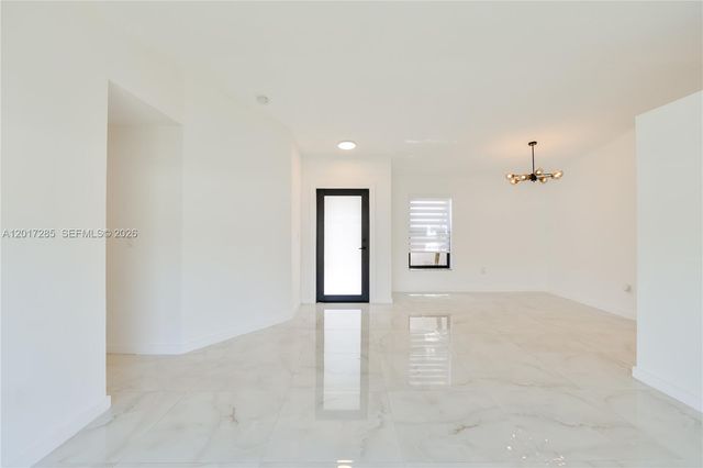8340 NW 193rd Ln, Hialeah, FL 33015