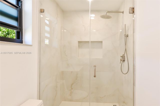 8340 NW 193rd Ln, Hialeah, FL 33015