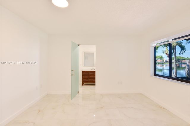 8340 NW 193rd Ln, Hialeah, FL 33015