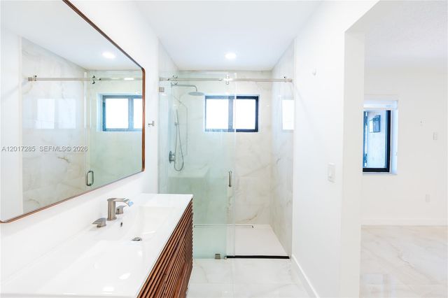 8340 NW 193rd Ln, Hialeah, FL 33015
