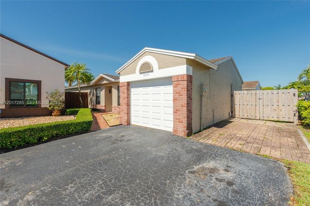 8340 NW 193rd Ln, Hialeah, FL 33015