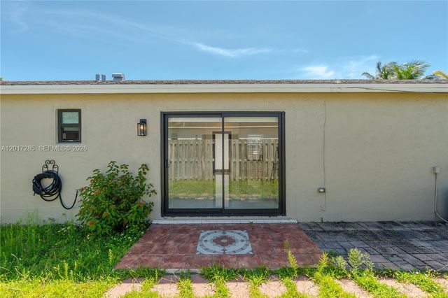 8340 NW 193rd Ln, Hialeah, FL 33015