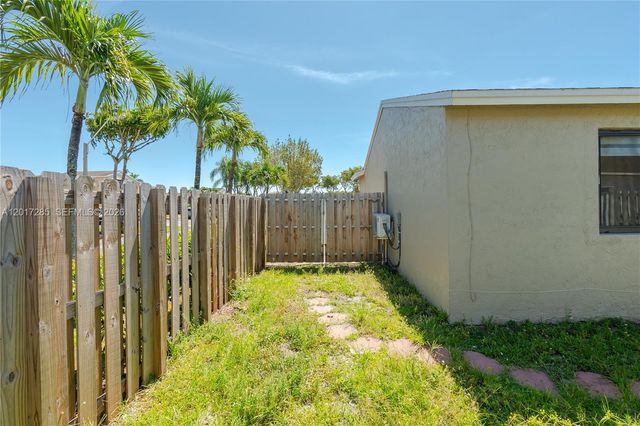8340 NW 193rd Ln, Hialeah, FL 33015