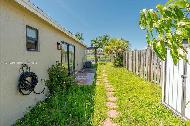 8340 NW 193rd Ln, Hialeah, FL 33015