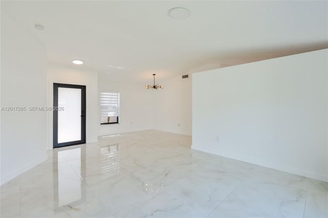 8340 NW 193rd Ln, Hialeah, FL 33015