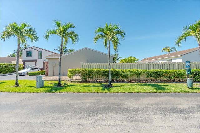 8340 NW 193rd Ln, Hialeah, FL 33015