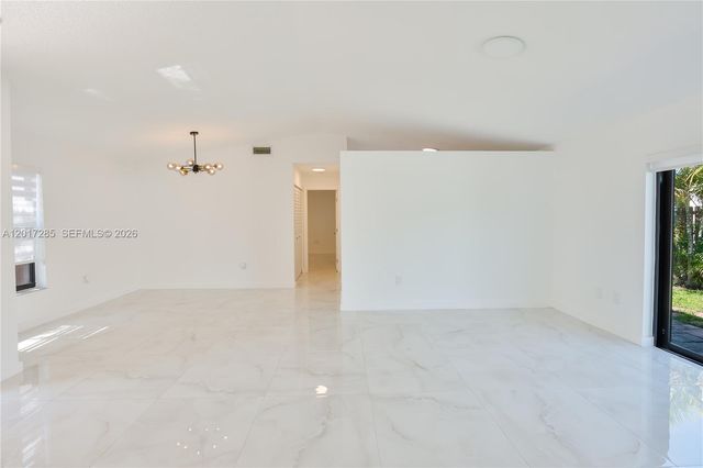 8340 NW 193rd Ln, Hialeah, FL 33015