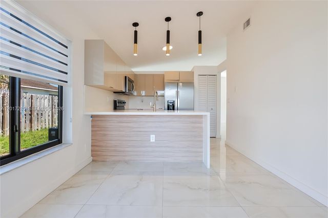 8340 NW 193rd Ln, Hialeah, FL 33015
