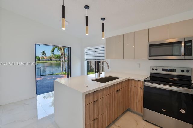 8340 NW 193rd Ln, Hialeah, FL 33015