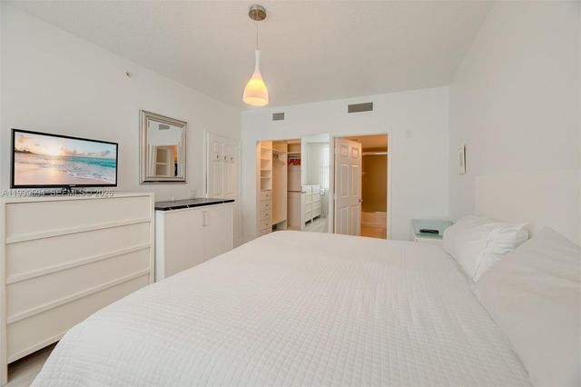 2401 NE 65th St 509, Fort Lauderdale, FL 33308