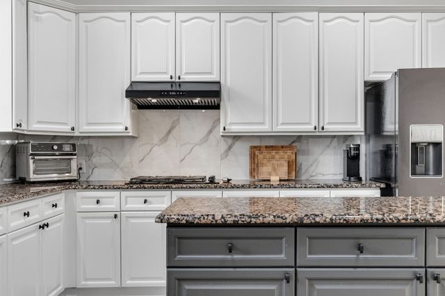 115 Saint James Road, Irving, TX 75063