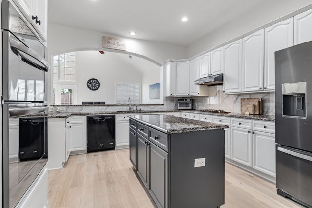 115 Saint James Road, Irving, TX 75063