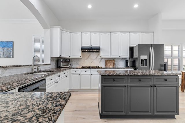 115 Saint James Road, Irving, TX 75063