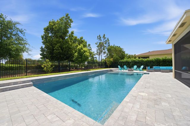 1096 Sterling Pine Place, Loxahatchee, FL 33470