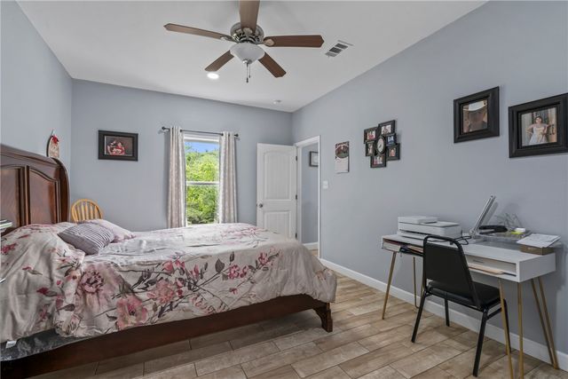 41 W Ozark Trail, Fayetteville, AR 72701