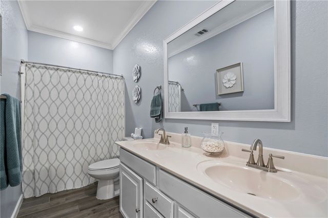 41 W Ozark Trail, Fayetteville, AR 72701