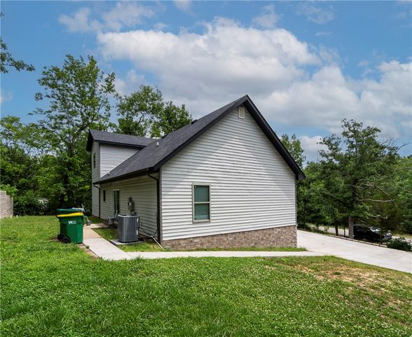 41 W Ozark Trail, Fayetteville, AR 72701