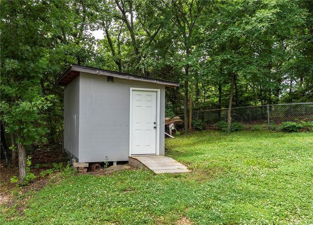 41 W Ozark Trail, Fayetteville, AR 72701