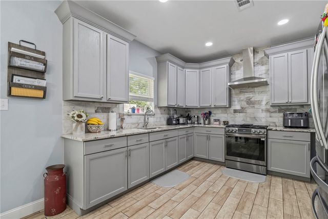 41 W Ozark Trail, Fayetteville, AR 72701