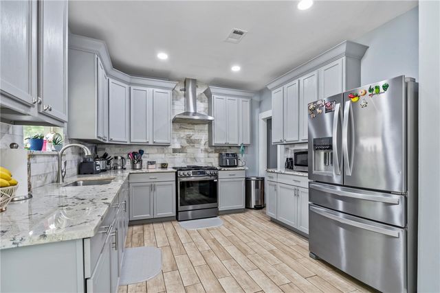 41 W Ozark Trail, Fayetteville, AR 72701