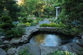 373 N Franklin St, Holbrook, MA 02343