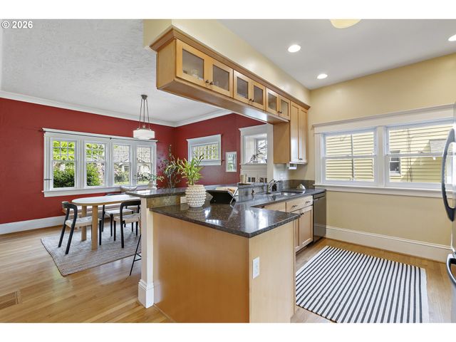 2014 Ne 38TH Ave, Portland, OR 97212
