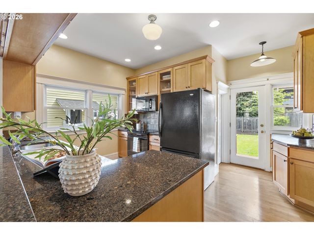 2014 Ne 38TH Ave, Portland, OR 97212