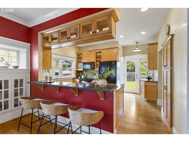 2014 Ne 38TH Ave, Portland, OR 97212