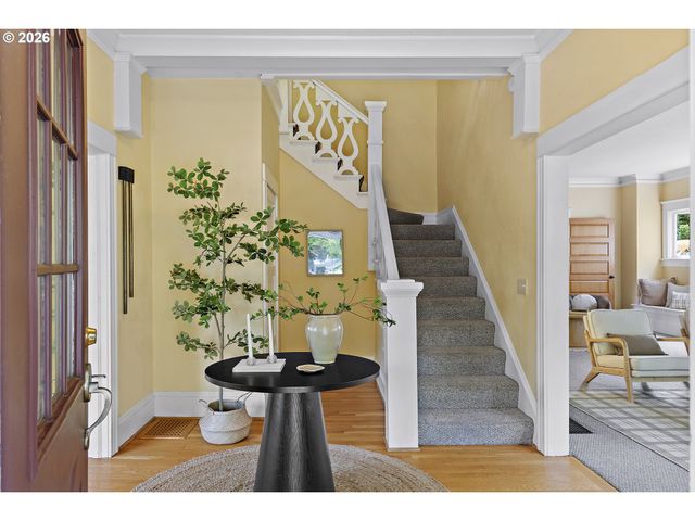 2014 Ne 38TH Ave, Portland, OR 97212