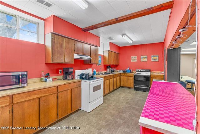 1940 Hall Street, Holt, MI 48842