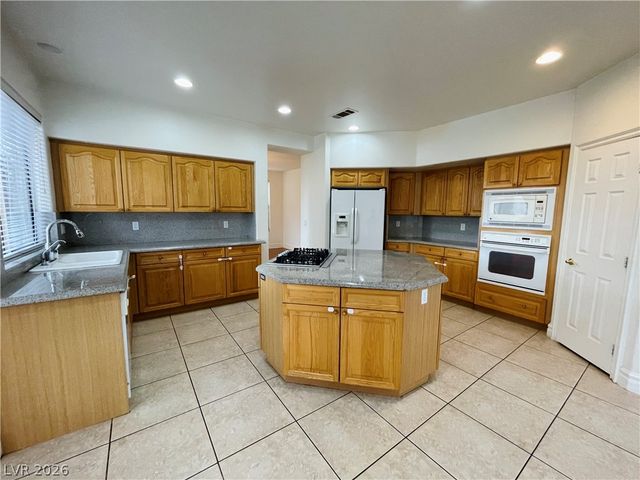 41 Chateau Whistler Court, Las Vegas, NV 89148