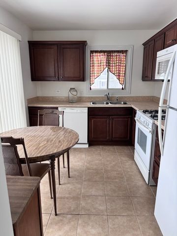 2439 Brunswick Circle C, Woodridge, IL 60517