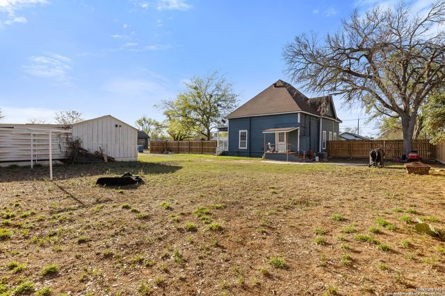 421 E Rio Grande, Pearsall, TX 78061