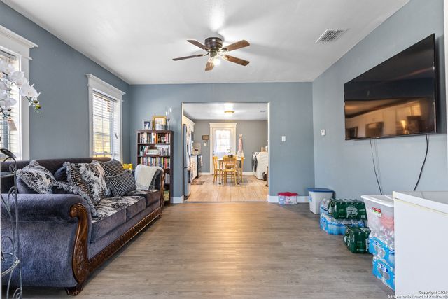 421 E Rio Grande, Pearsall, TX 78061