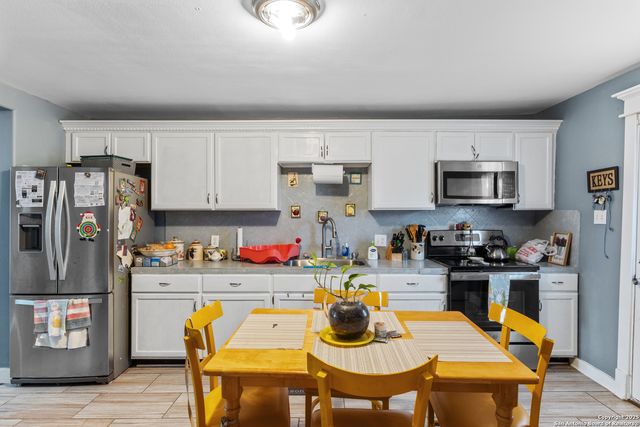 421 E Rio Grande, Pearsall, TX 78061