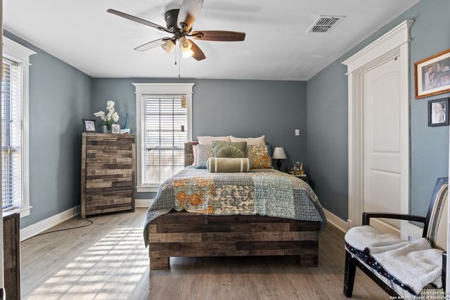 421 E Rio Grande, Pearsall, TX 78061