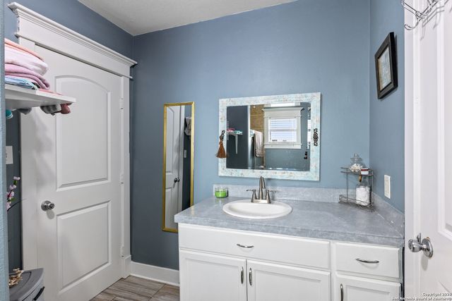 421 E Rio Grande, Pearsall, TX 78061