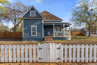 421 E Rio Grande, Pearsall, TX 78061