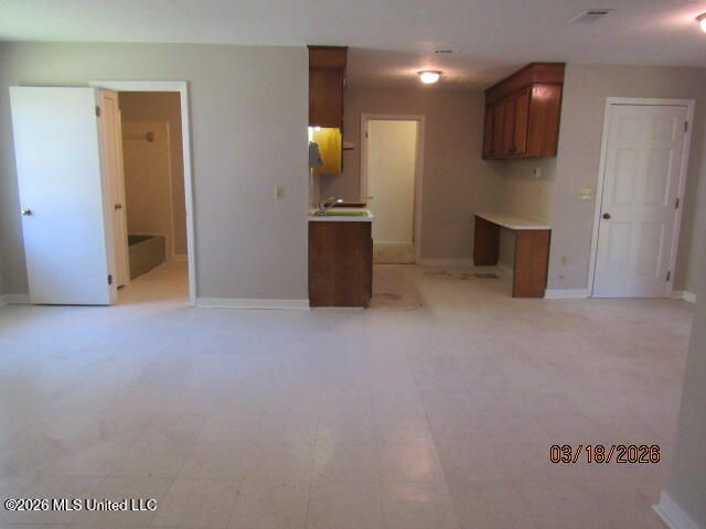 718 Woodhill Road, Jackson, MS 39206