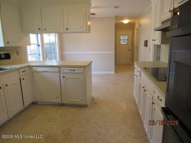 718 Woodhill Road, Jackson, MS 39206