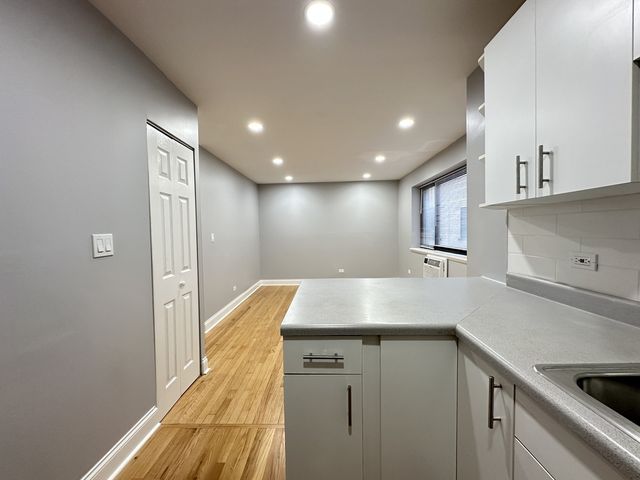 6954 N Sheridan Road 312, Chicago, IL 60626