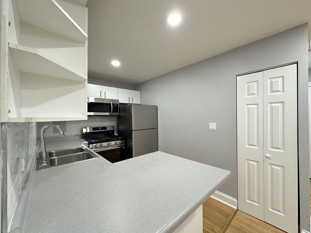 6954 N Sheridan Road 312, Chicago, IL 60626