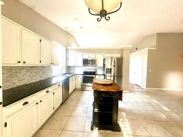 1212 Carson Avenue, Clovis, CA 93611